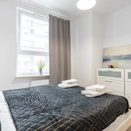 Urban Chic - Wola - Rondo Onz - Luxury - 4 Bedrooms - Pereca Street Warsaw