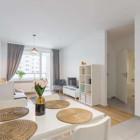 Urban Chic - Wola - Rondo Onz - Luxury - 4 Bedrooms - Pereca Street *