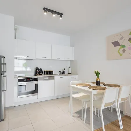 Urban Chic - Wola - Rondo Onz - Luxury - 4 Bedrooms - Pereca Street *