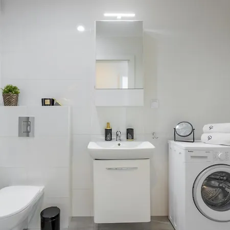 Urban Chic - Wola - Rondo Onz - Luxury - 4 Bedrooms - Pereca Street Warsaw
