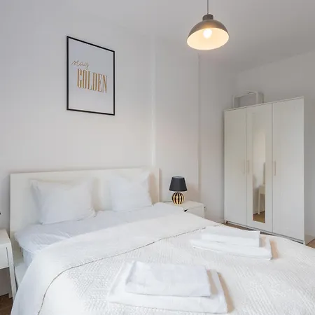 Urban Chic - Wola - Rondo Onz - Luxury - 4 Bedrooms - Pereca Street Warsaw