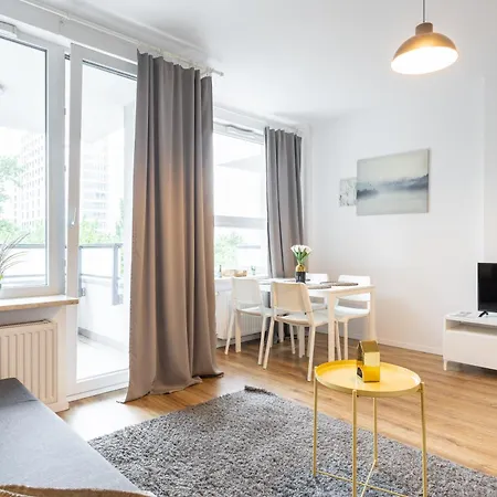 Urban Chic - Wola - Rondo Onz - Luxury - 4 Bedrooms - Pereca Street Apartment Warsaw